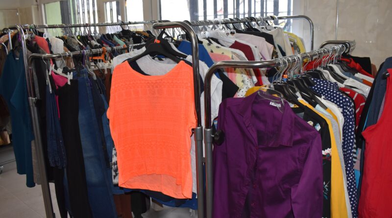 Przyjmujemy odzież wiosenną i letnią do “Otwartej Szafy”